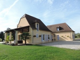 Superb Contemporary House With Heated.. - 2