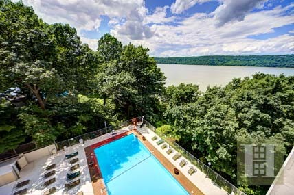 Apartment For Sale: 2621 PALISADE..