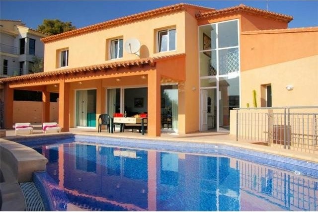 5 Bedrooms - Villa - Alicante - For Sale