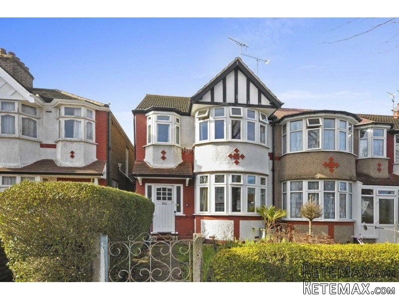 36 Cleveley Crescent Ealing London W5..