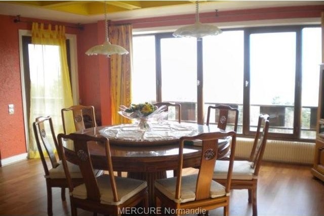 6 bedroom House For Sale: 76270.. - 2