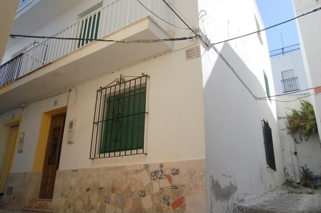 A 4 Bedroom Traditional Townhouse with..
