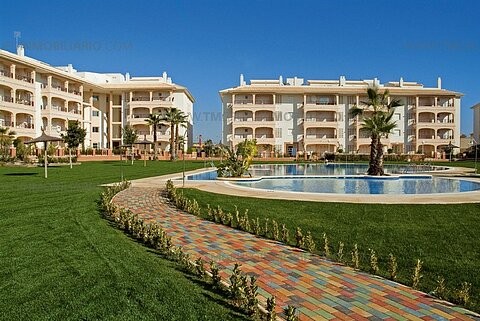 * A 2 BED, 2 BATH, APARTMENT ON A GOLF..