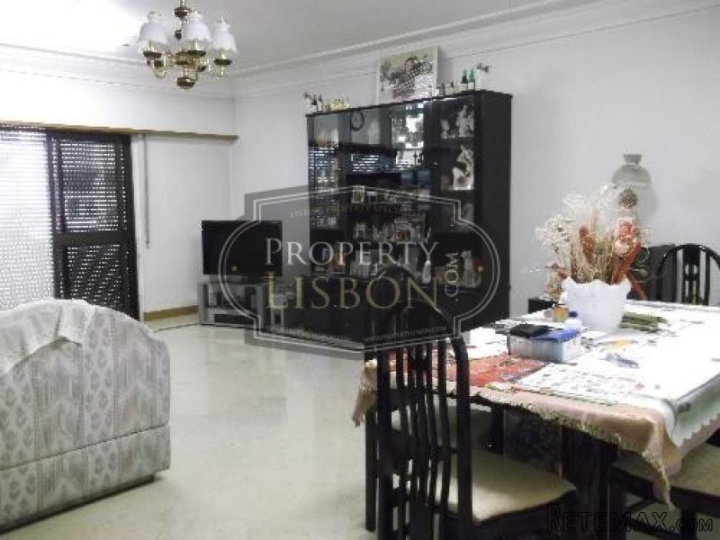 T4 Lisbon Apartment for Sale, Anjos - 2