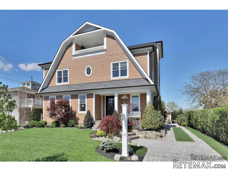 5 bedroom Detached House For Sale: 107..