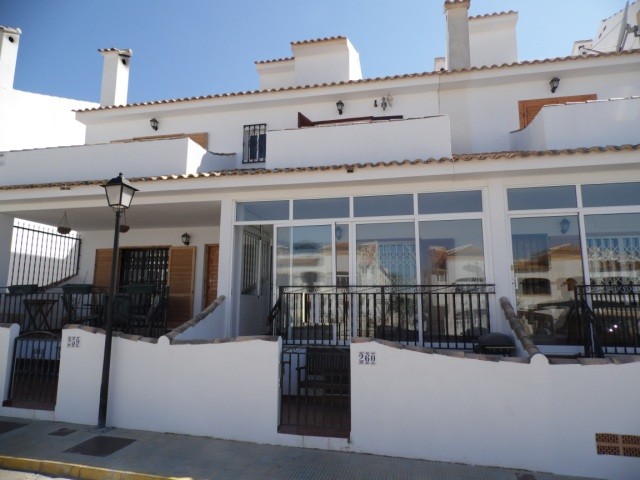 Nice 4 bed 2 bath townhouse