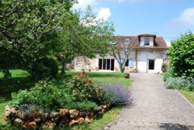 EC0597LC Pretty 4 bed stone house.. - 2