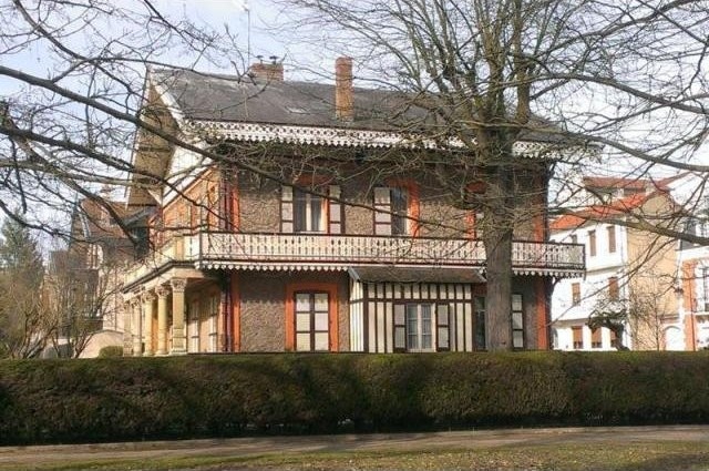 8 bedroom Town House For Sale: 03200.. - 2