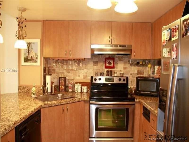 2 bedroom Town House For Sale: 7873 SW.. - 2
