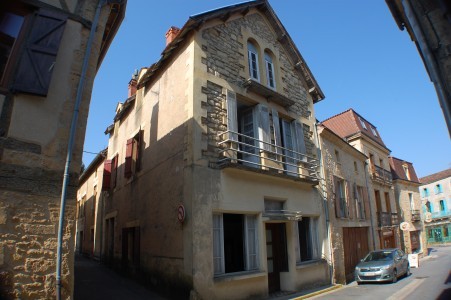 Four bedroom stone house in the centre..