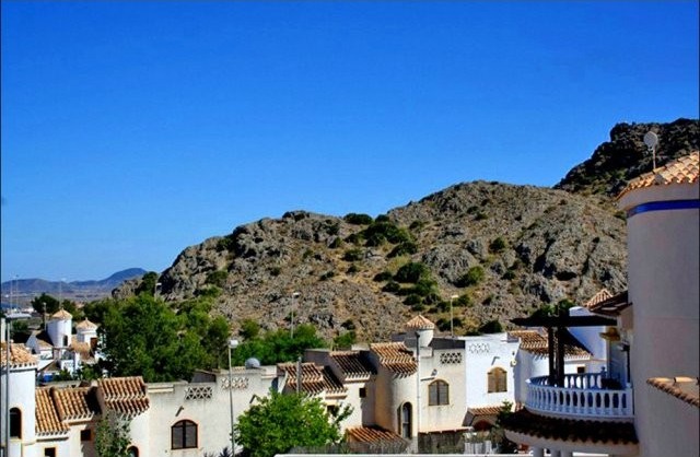 Fantastic Semi-Detached House in El..