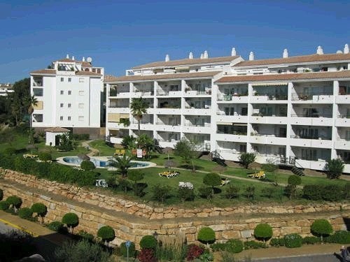2 Bed Apartment for sale in Calahonda