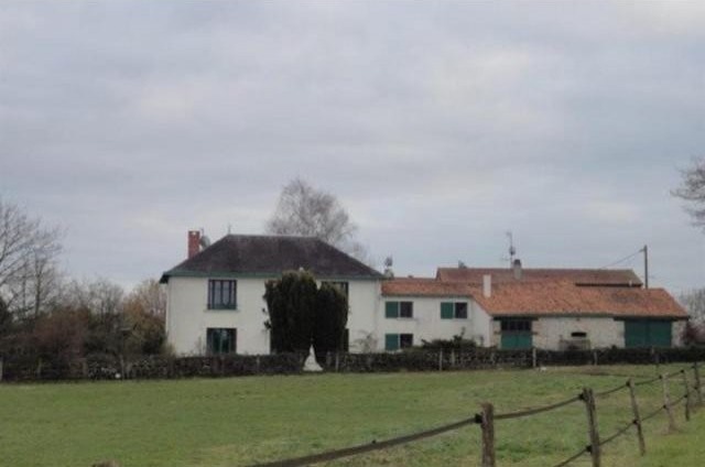 4 bedroom House For Sale: 79200 ENTRE..