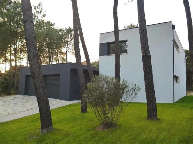 6 bedroom House For Sale: 17570 ROYAN - 2