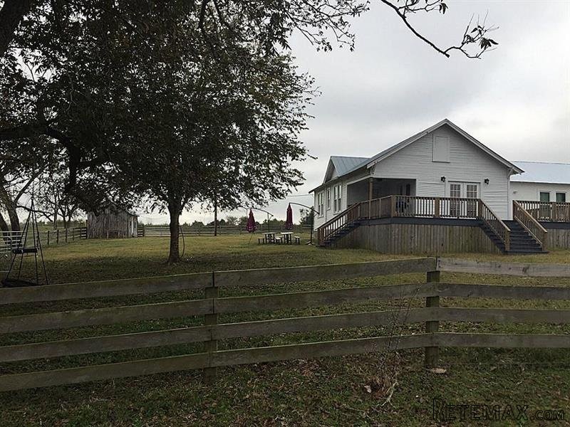 3 bedroom Farm House For Sale: 19576..