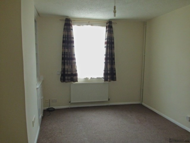 1 bedroom flat in SHEERNESS - 2