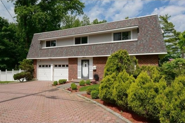 4 bedroom Residence For Sale: New..