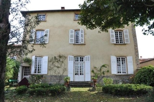 6 bedroom House For Sale: 69730 GENAY