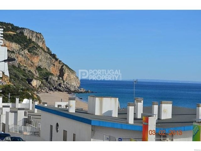 Sesimbra beach apartment