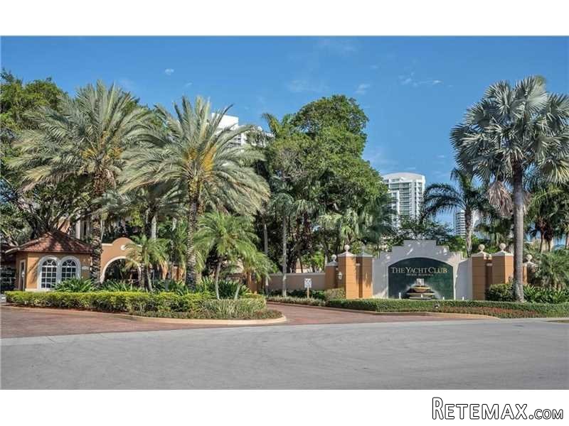 3 bedroom Flat For Sale: Aventura 33180 - 2
