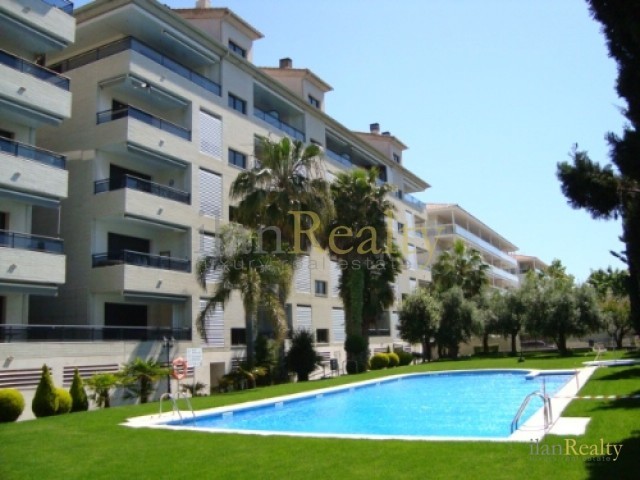 Elegant apartment impeccably decorated..