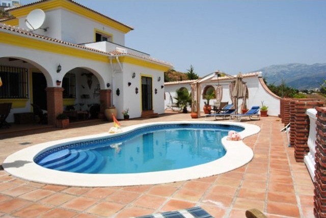 Villa for Sale in Competa, Competa..