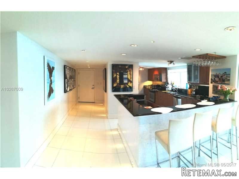 3 bedroom Flat For Sale: 1800 N..