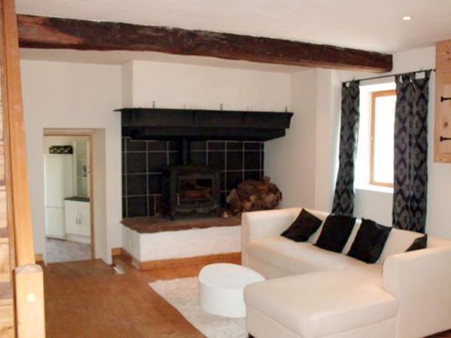 Newly-Renovated Stone 2-Bedroomed House.. - 2
