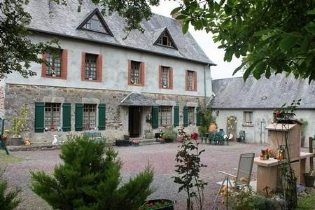 House with Guest House and More Land