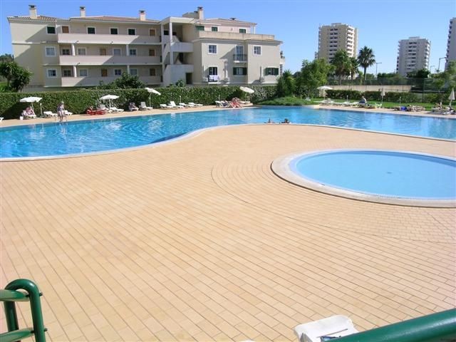 2 BED APARTMENT CLOSE TO BEACH.