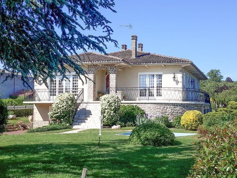 Spacious House With Pretty Garden And..
