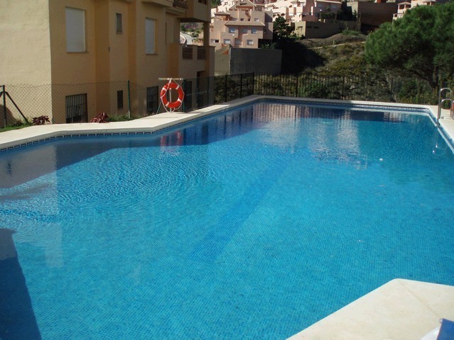 2 Bed Apartment for sale in Calahonda - 2