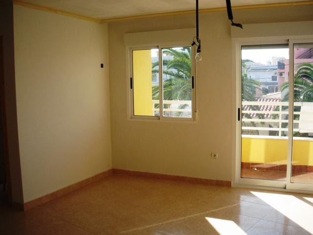 Superb 2 bedroom 1 bathroom apartment.. - 2