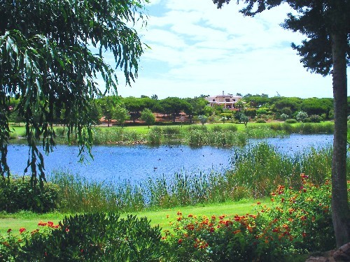 2 BEDROOM APARTMENT OVERLOOKING THE..