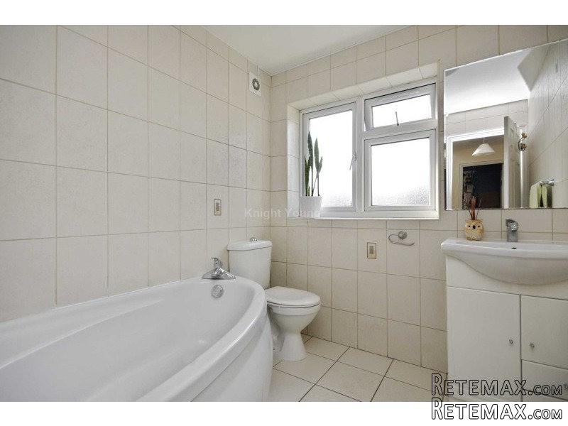 36 Cleveley Crescent Ealing London W5.. - 2