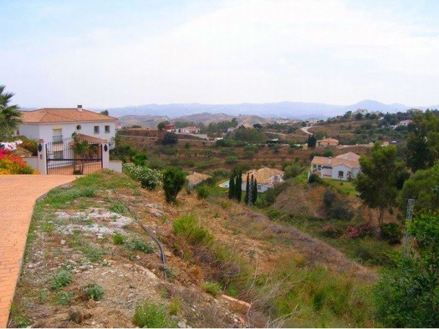 Land - BUILDING PLOT ON DESIRABLE.. - 2
