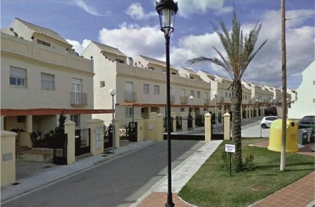 3 bedroom town house for sale