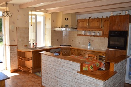 Lovely stone property set just a 5.. - 2