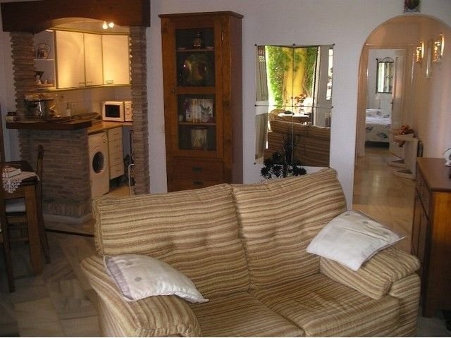 2 Bed Apartment for sale in Calahonda - 2