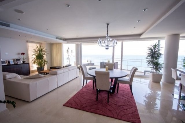 Superb Seafront Apartment