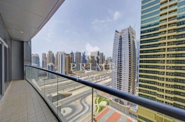 Huge balcony and right on the Metro..
