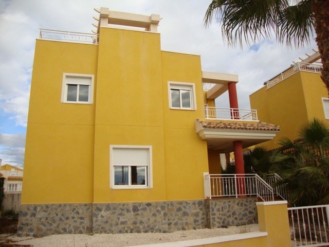 3 Bedrooms - Villa - Alicante - For Sale