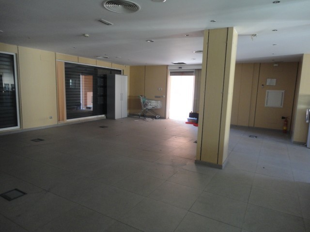Commercial - Freehold shop licensed as.. - 2