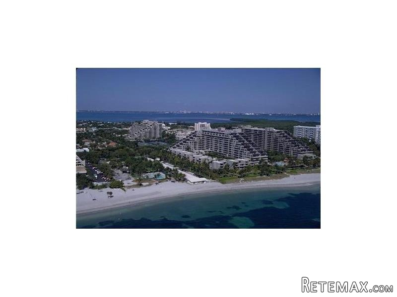 2 bedroom Flat For Sale: 181 Crandon..