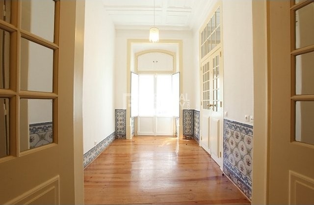 Superb Historical Apartment in Chiado - 2