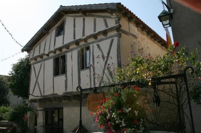 3 bedroom Village House For Sale: 47300..