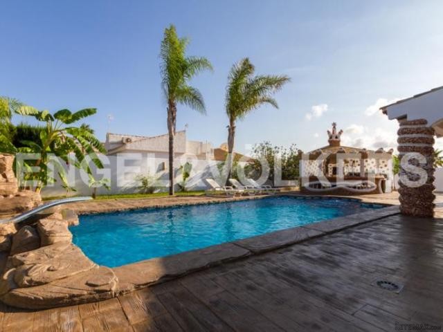 EXCLUSIVE VILLA IN LA SIESTA