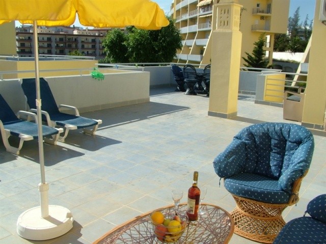 THE PERFECT HOLIDAY APARTMENT - 2