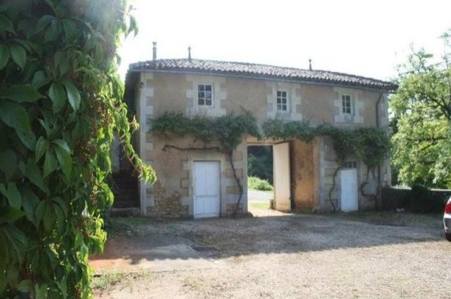 9 bedroom House For Sale: 86000 VIENNE - 2