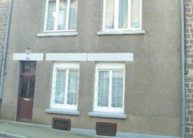 Village House Close to Shops